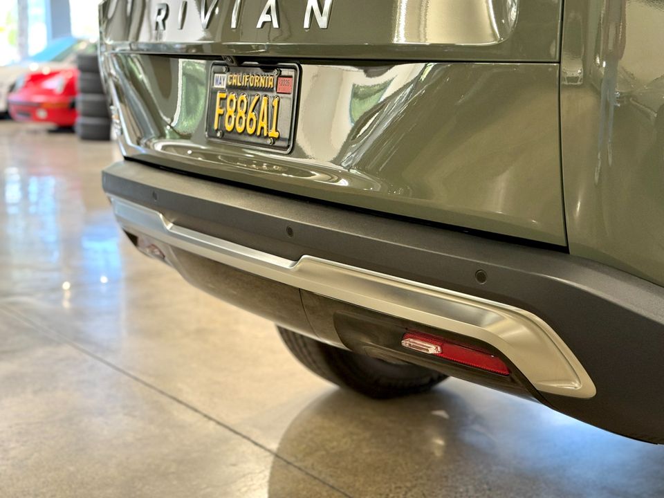 2022 Rivian R1S