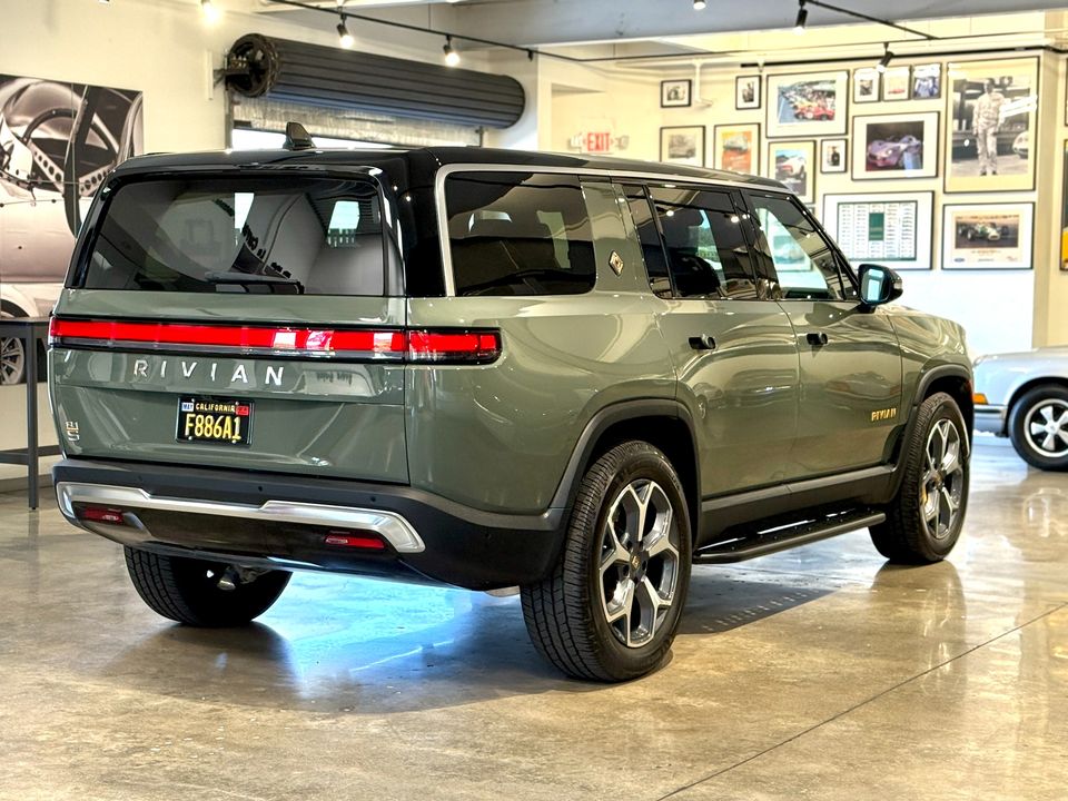 2022 Rivian R1S