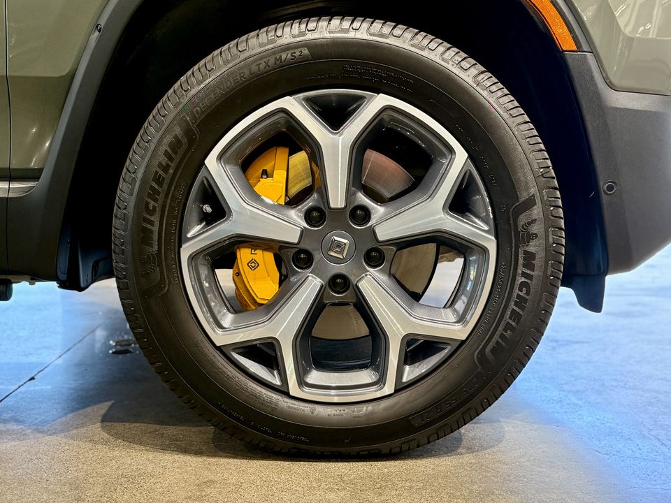 2022 Rivian R1S