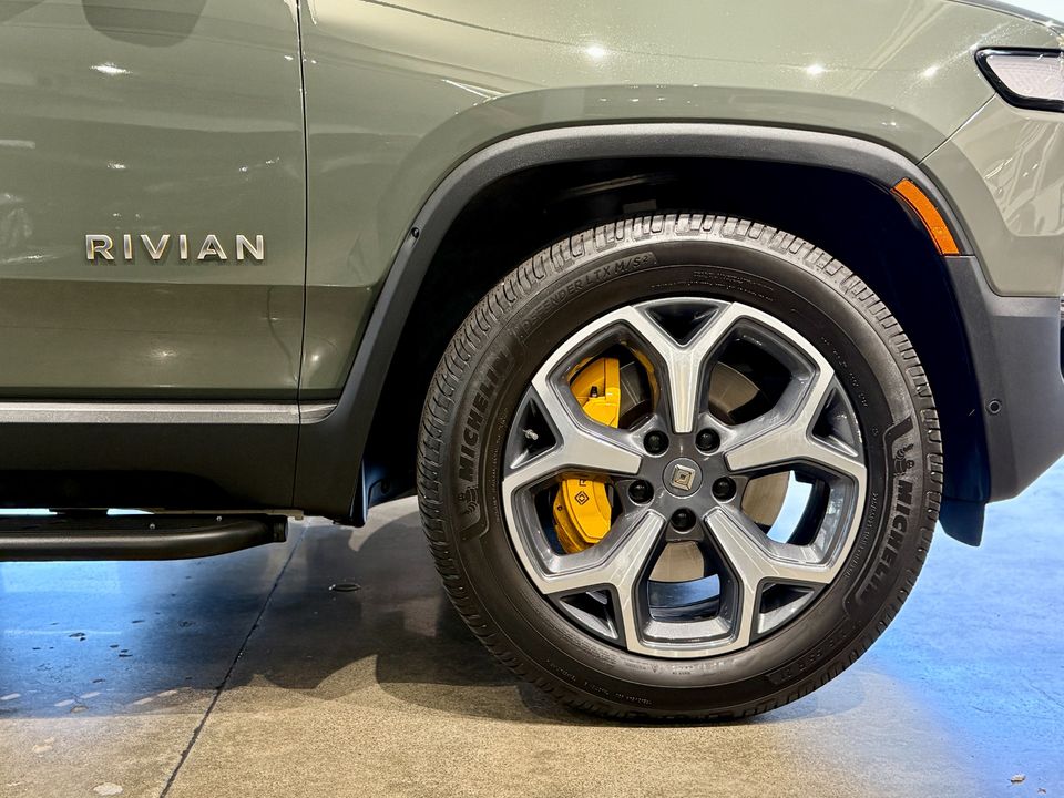 2022 Rivian R1S