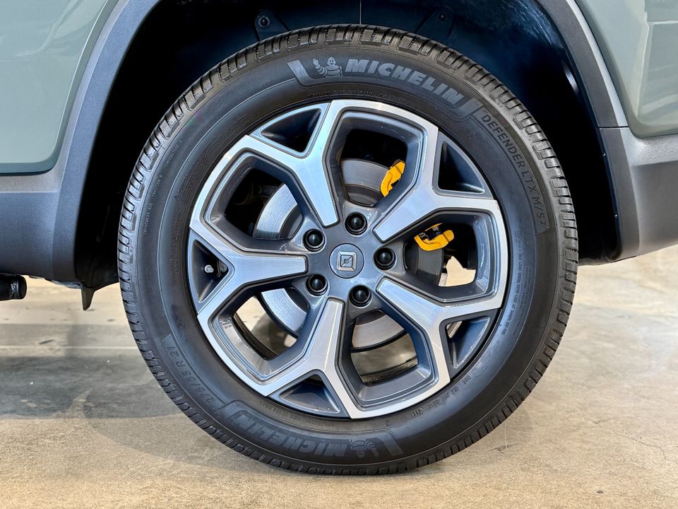 2022 Rivian R1S