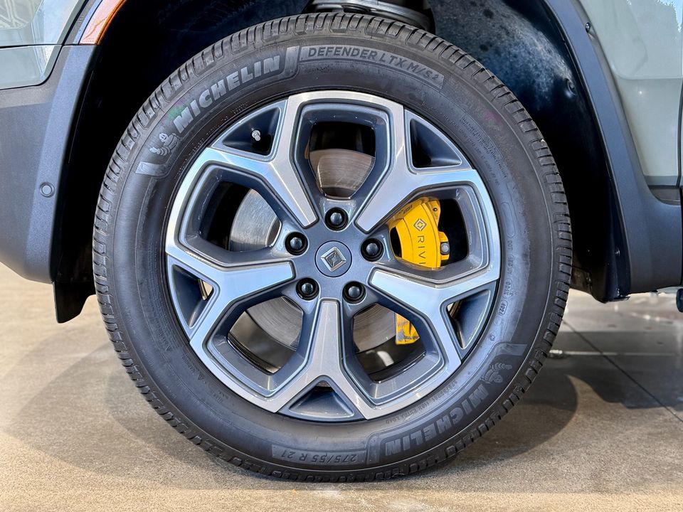 2022 Rivian R1S