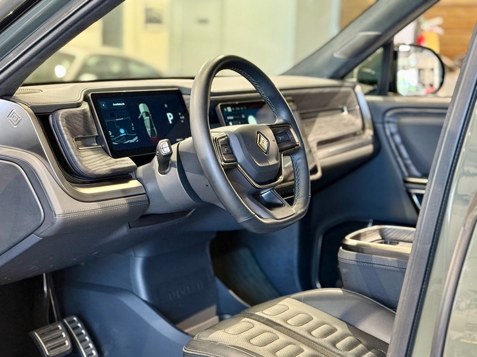 2022 Rivian R1S