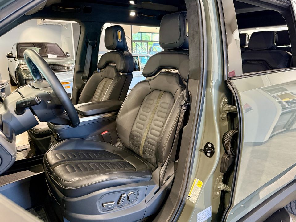 2022 Rivian R1S