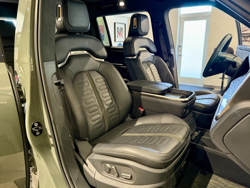 2022 Rivian R1S