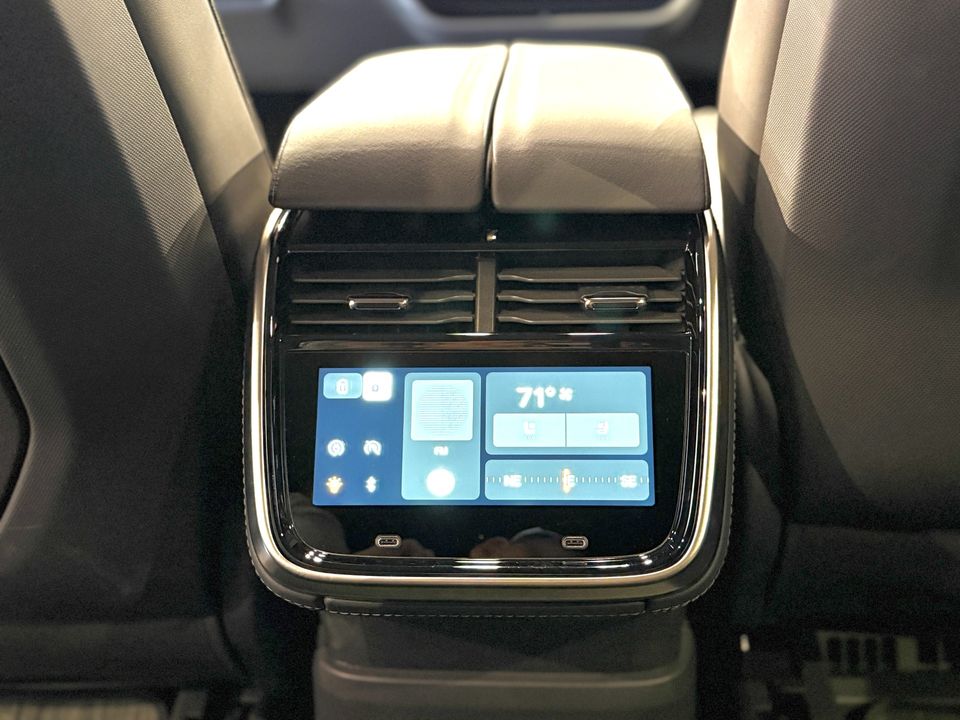 2022 Rivian R1S