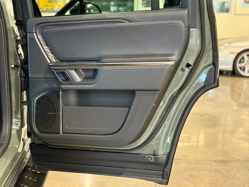 2022 Rivian R1S