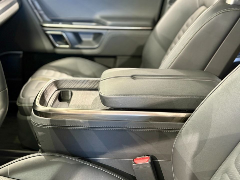 2022 Rivian R1S
