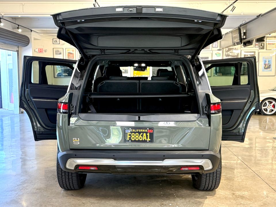 2022 Rivian R1S