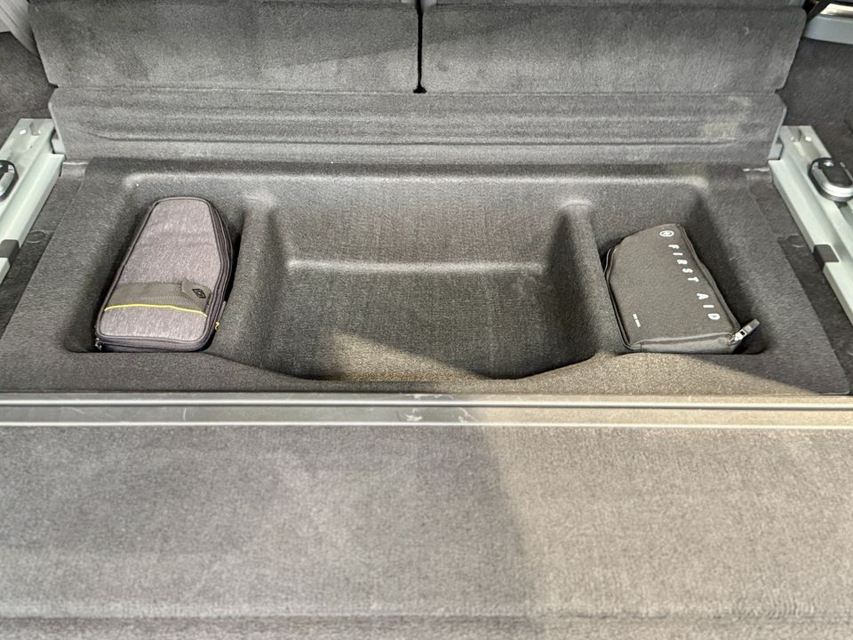 2022 Rivian R1S