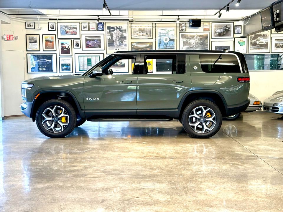2022 Rivian R1S