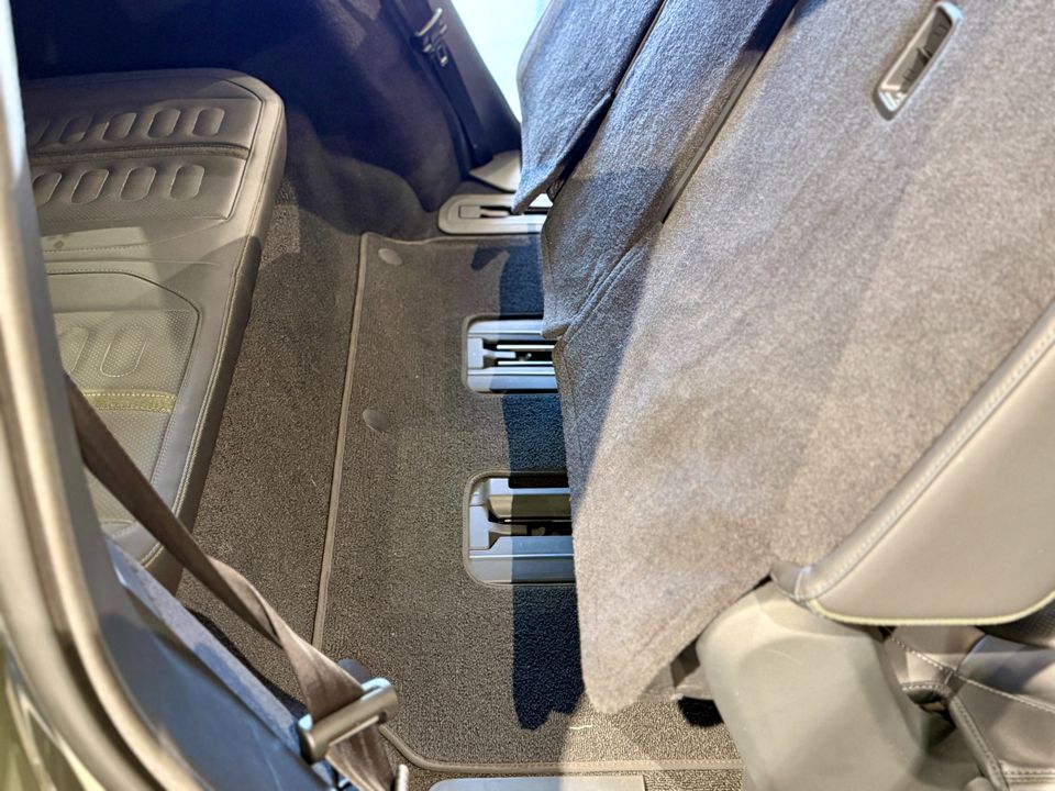 2022 Rivian R1S