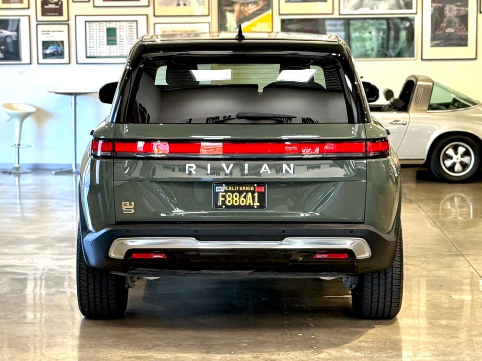 2022 Rivian R1S