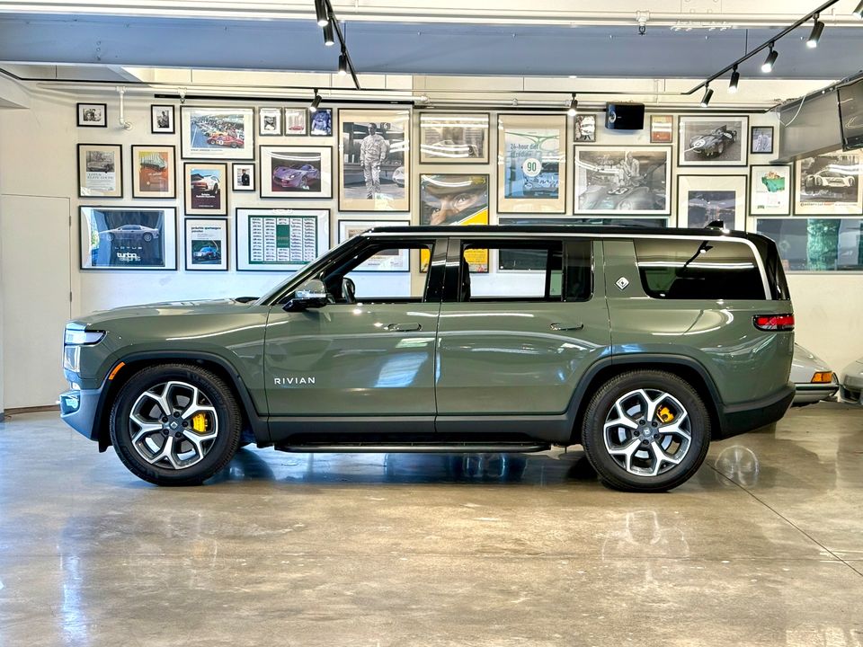 2022 Rivian R1S