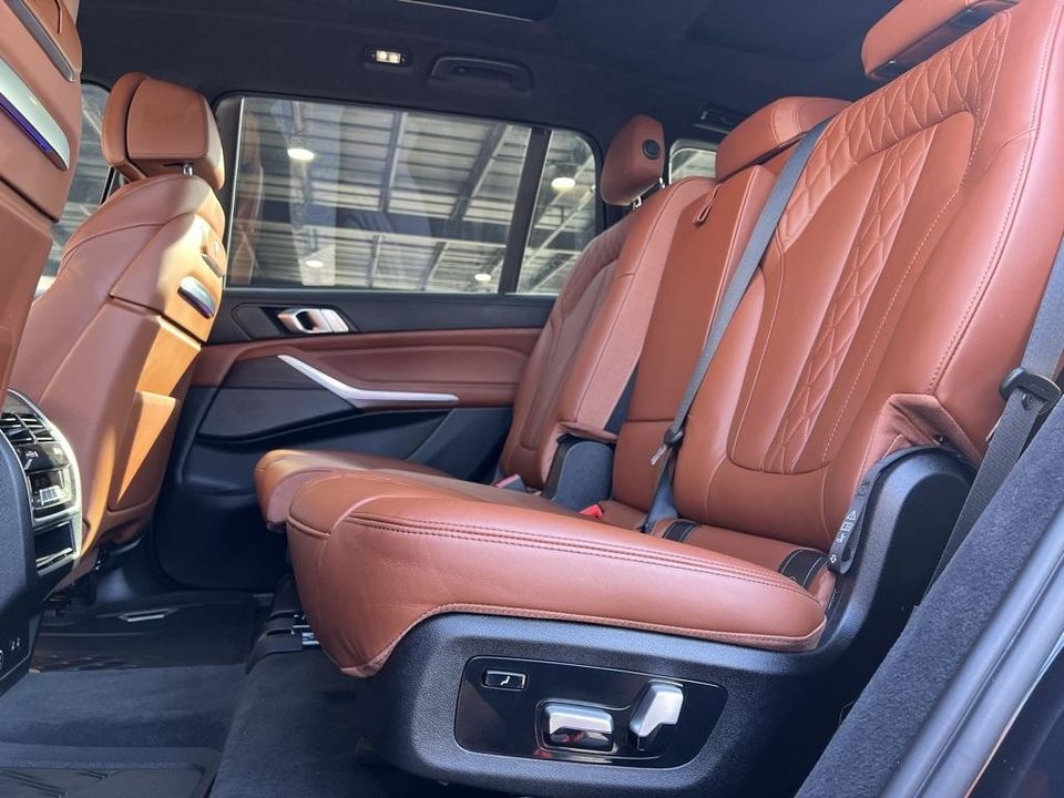 2023 BMW X7