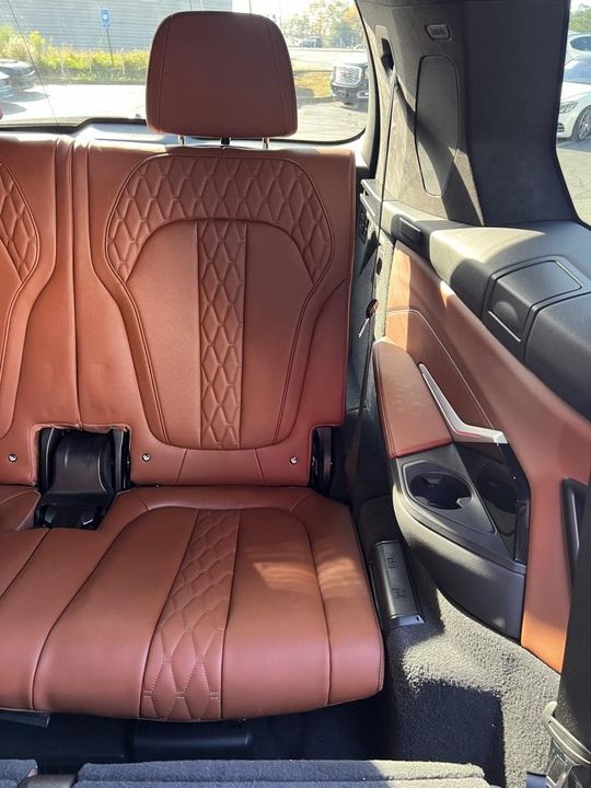 2023 BMW X7