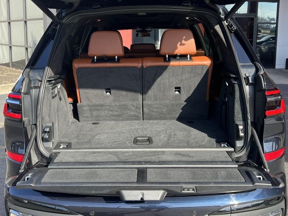 2023 BMW X7