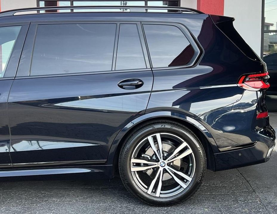 2023 BMW X7