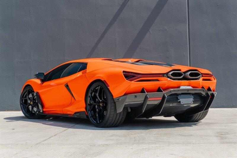 2024 Lamborghini Revuelto