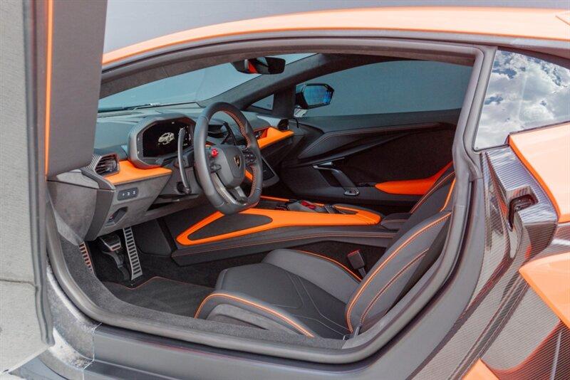 2024 Lamborghini Revuelto
