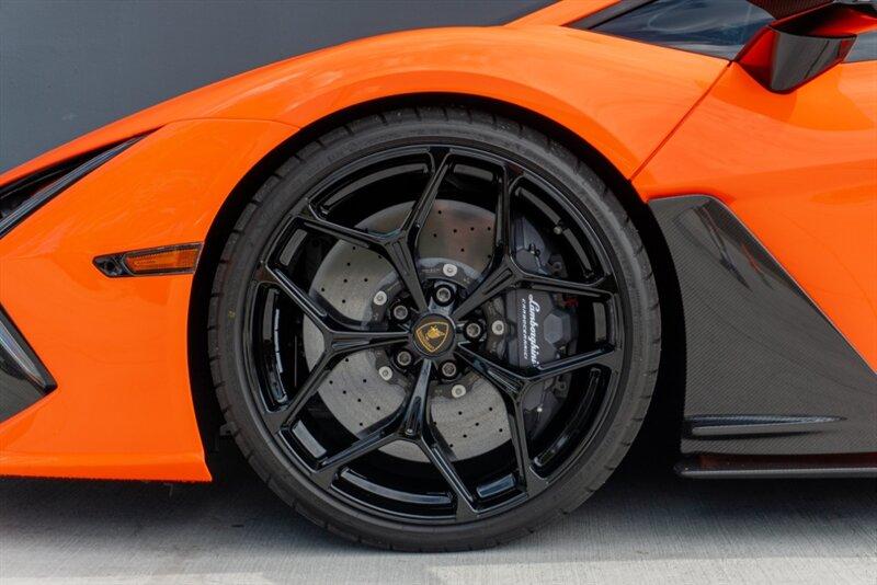 2024 Lamborghini Revuelto