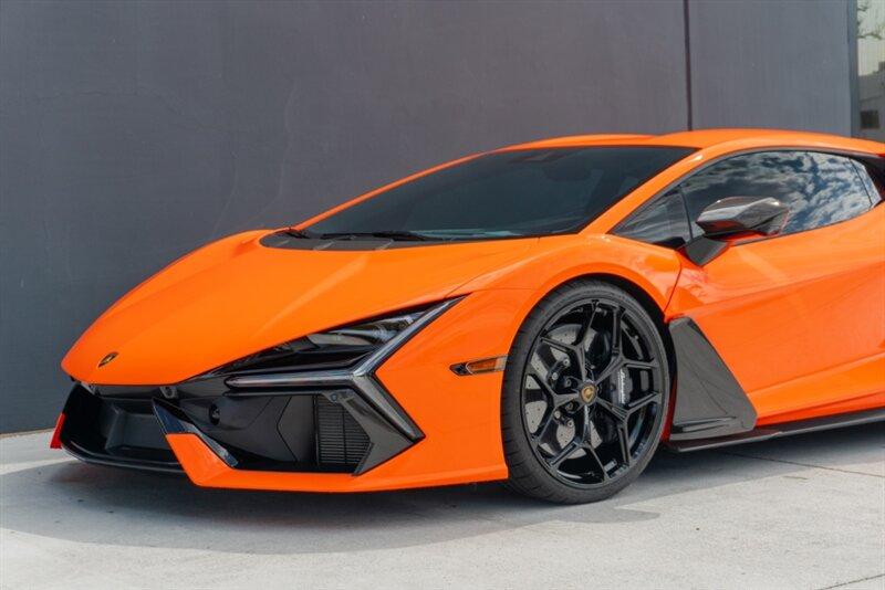 2024 Lamborghini Revuelto