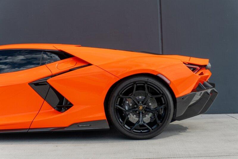 2024 Lamborghini Revuelto