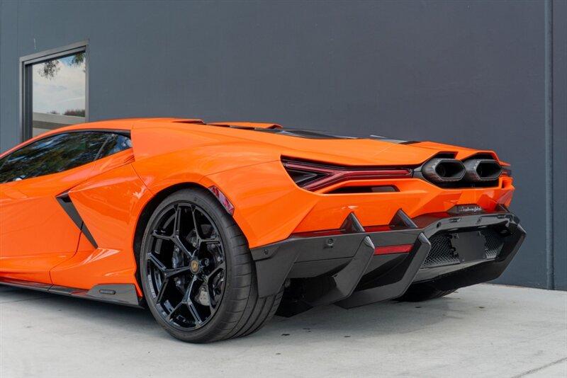 2024 Lamborghini Revuelto