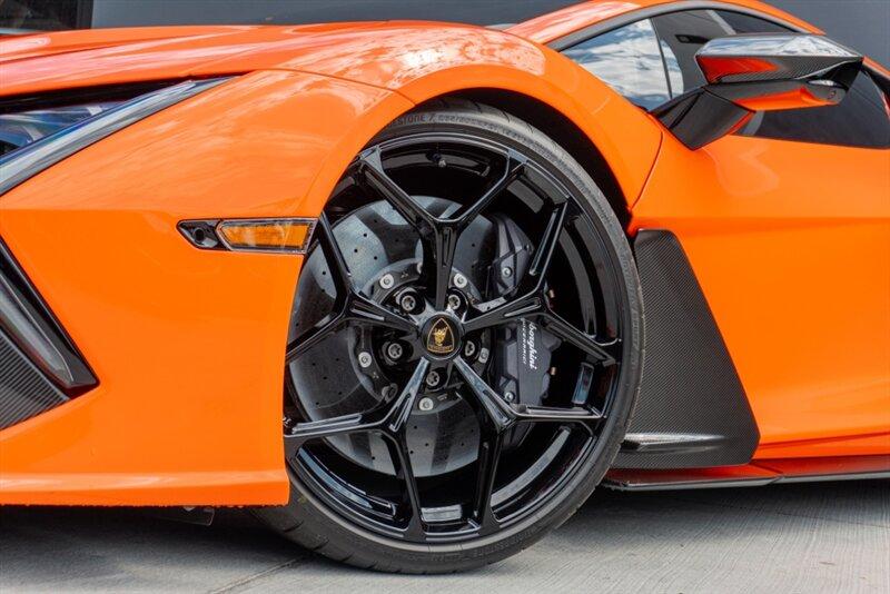 2024 Lamborghini Revuelto