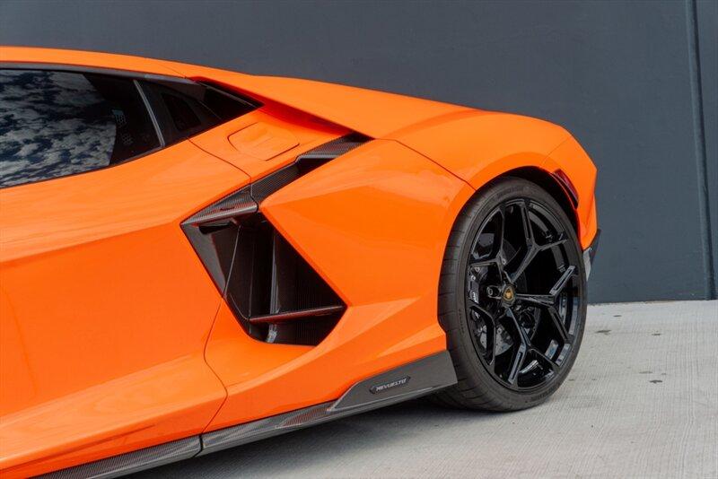 2024 Lamborghini Revuelto