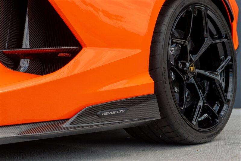 2024 Lamborghini Revuelto