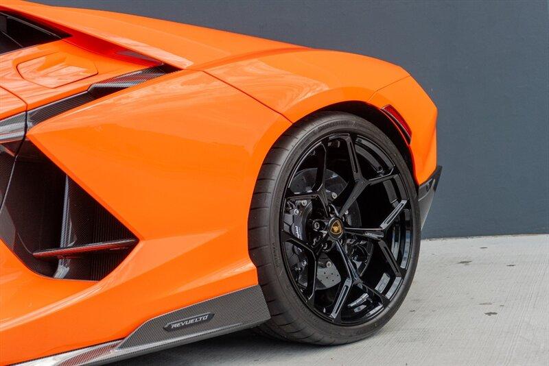 2024 Lamborghini Revuelto