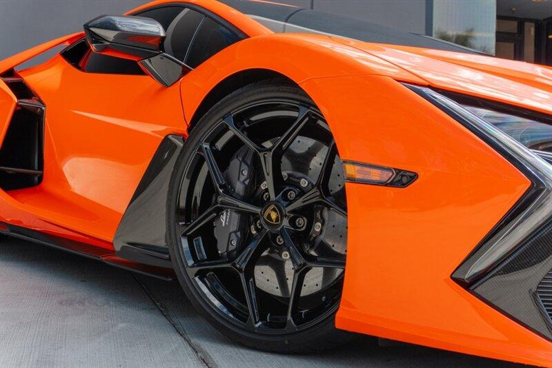 2024 Lamborghini Revuelto