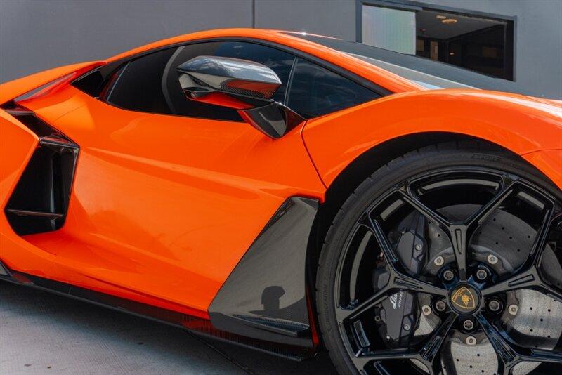 2024 Lamborghini Revuelto