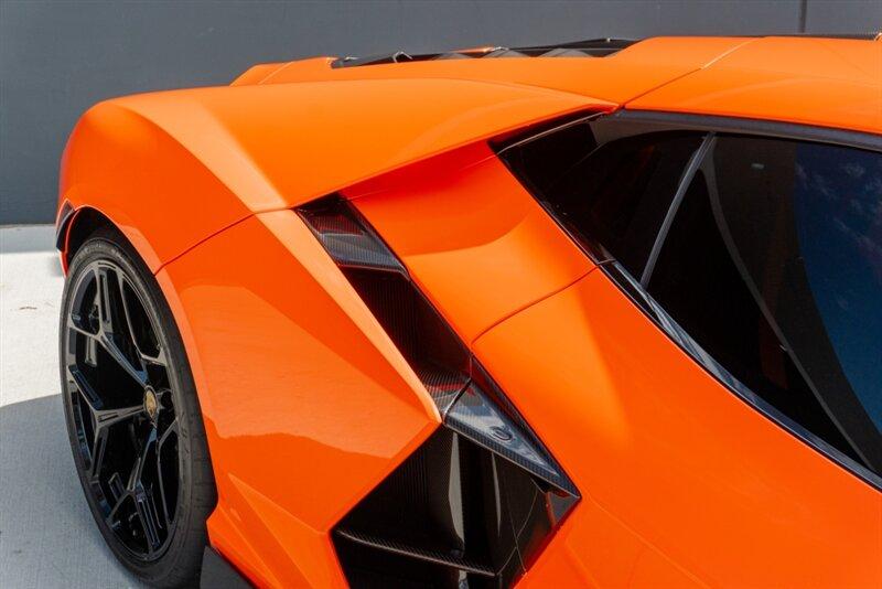 2024 Lamborghini Revuelto