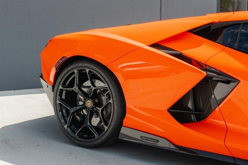 2024 Lamborghini Revuelto