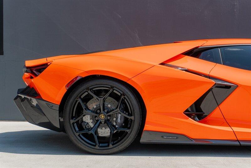 2024 Lamborghini Revuelto