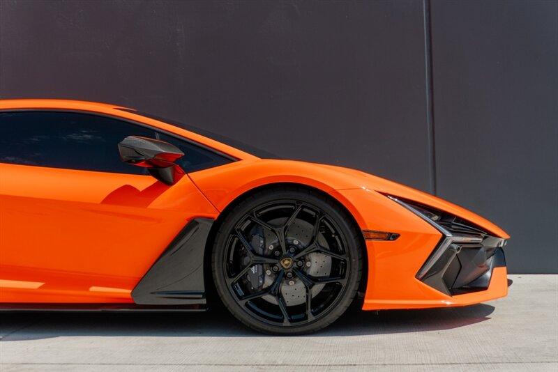 2024 Lamborghini Revuelto