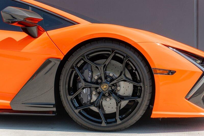 2024 Lamborghini Revuelto