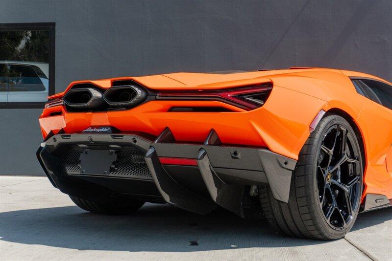 2024 Lamborghini Revuelto