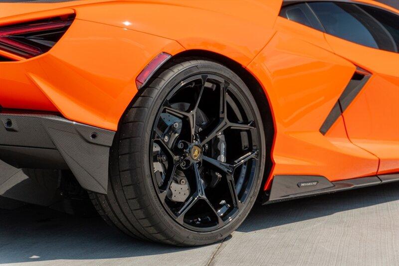 2024 Lamborghini Revuelto