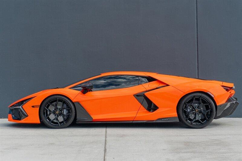 2024 Lamborghini Revuelto