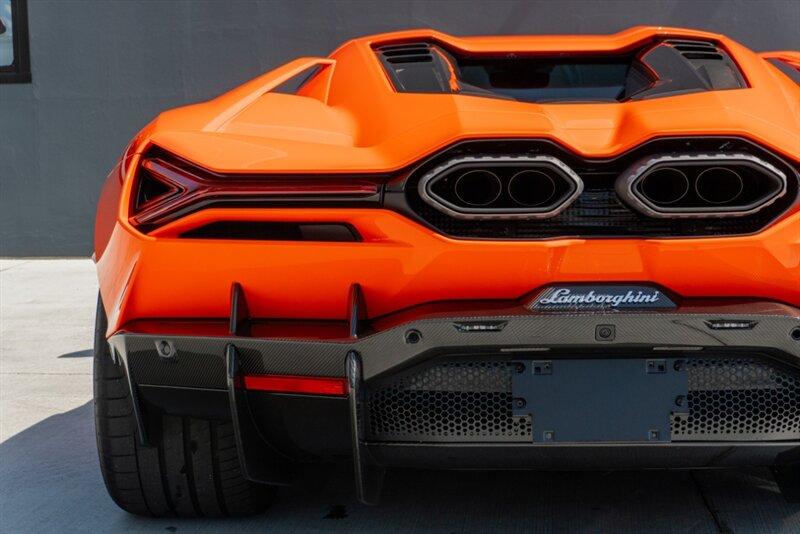2024 Lamborghini Revuelto
