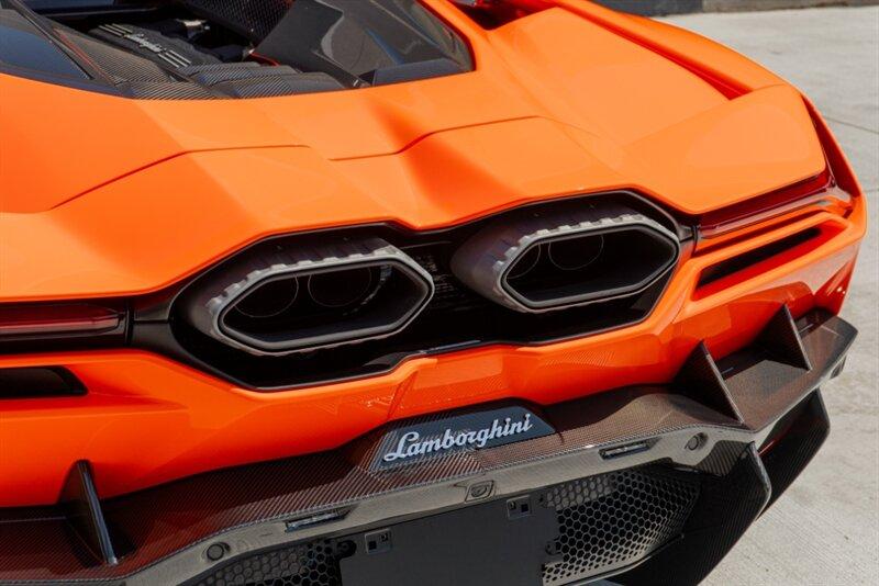 2024 Lamborghini Revuelto