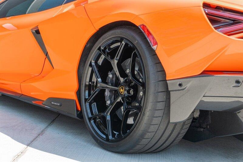 2024 Lamborghini Revuelto