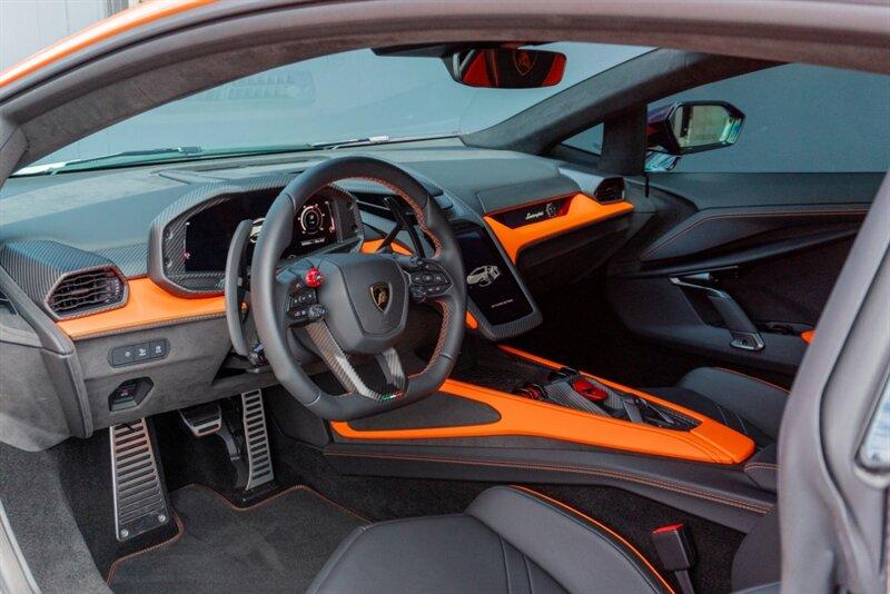 2024 Lamborghini Revuelto
