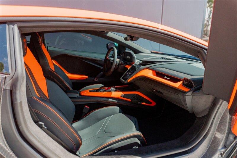 2024 Lamborghini Revuelto