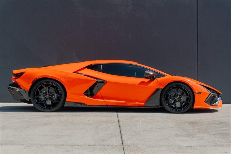 2024 Lamborghini Revuelto