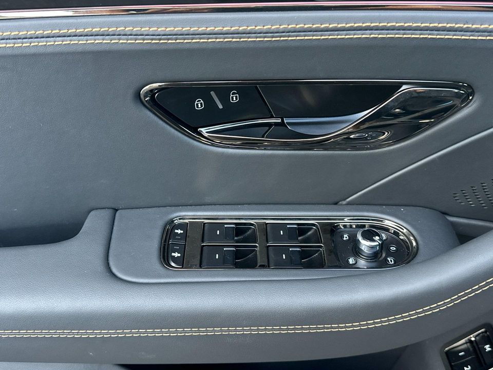 2025 Bentley Flying Spur