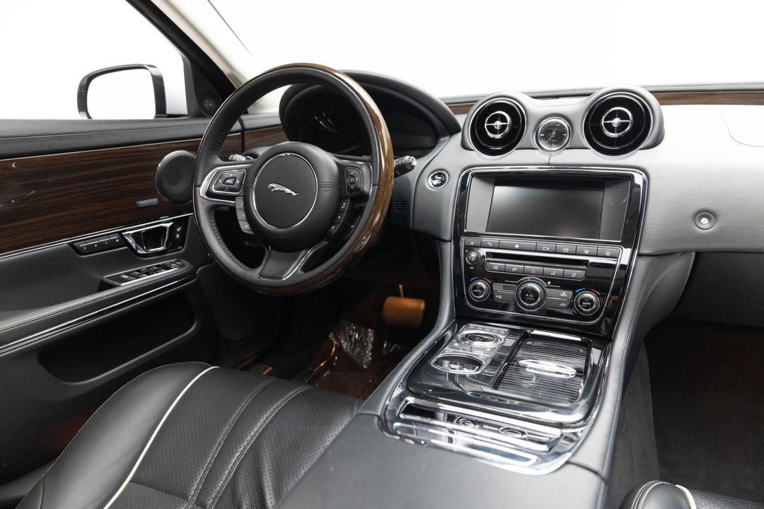 2016 Jaguar XJ